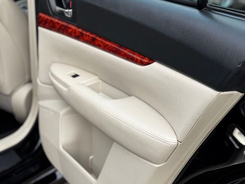 Used 2010 Subaru Legacy 2.5i Limited image 19