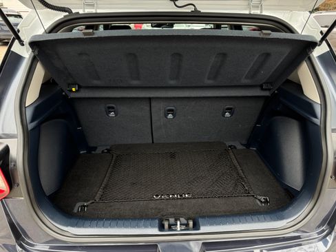 Used 2022 Hyundai Venue Limited image 16