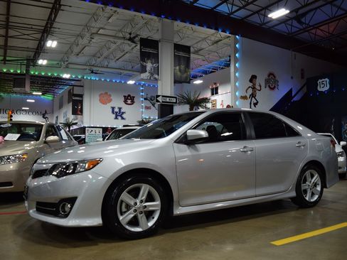 Used 2013 Toyota Camry SE image 10