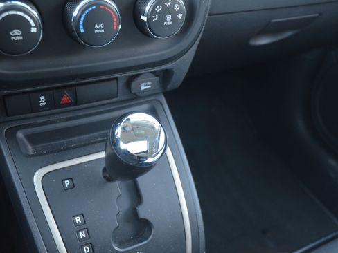 Used 2016 Jeep Compass 75th Anniversary image 16