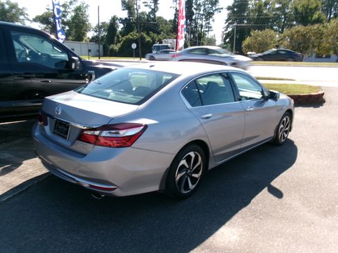 Used 2017 Honda Accord EX-L image 2
