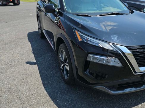 Used 2023 Nissan Rogue AWD SL image 3