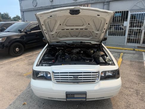 Used 2010 Ford Crown Victoria Police Interceptor RWD image 32