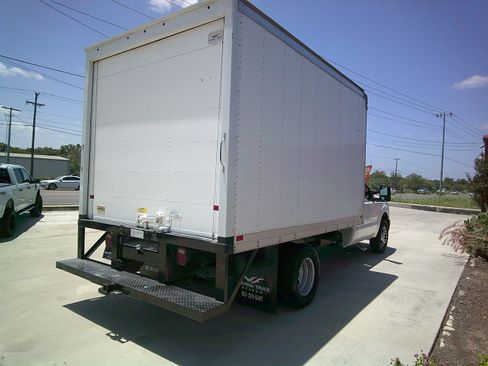 Used 2015 Ford F350 2WD Regular Cab DRW Super Duty image 4