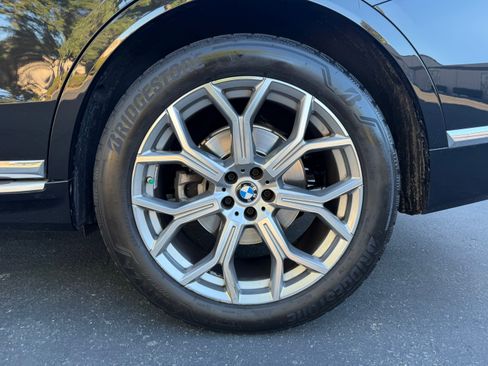 Used 2022 BMW X7 xDrive40i AWD/4WD image 7