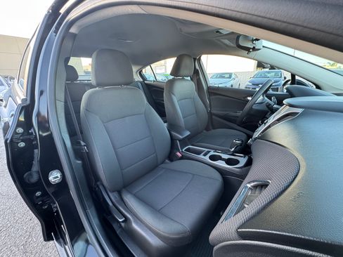 Used 2017 Chevrolet Cruze LS image 19