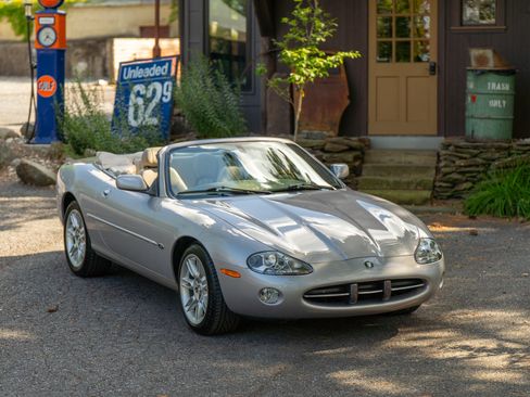 Used 2001 Jaguar XK8 Convertible RWD image 13