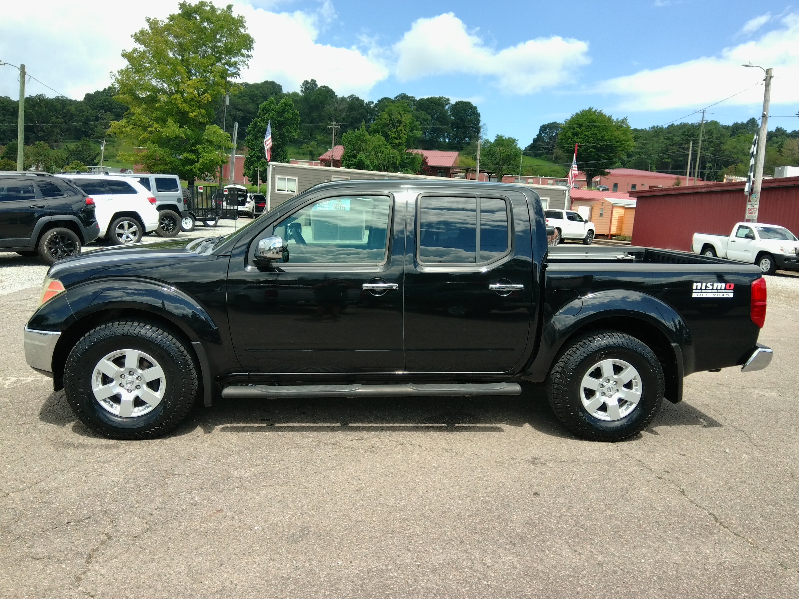 Used 2007 Nissan Frontier 4x4 Crew Cab NISMO image 11