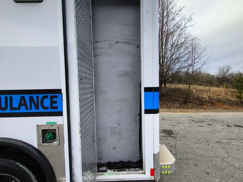 Used 2016 Chevrolet Silverado 3500 LT image 11