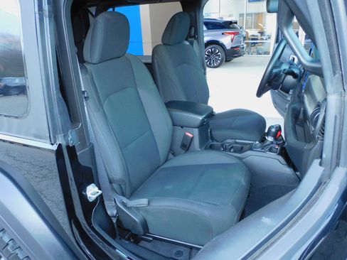 Used 2022 Jeep Wrangler Willys image 18