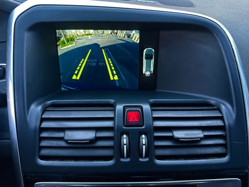 Used 2015 Volvo XC60 T5 Platinum image 42