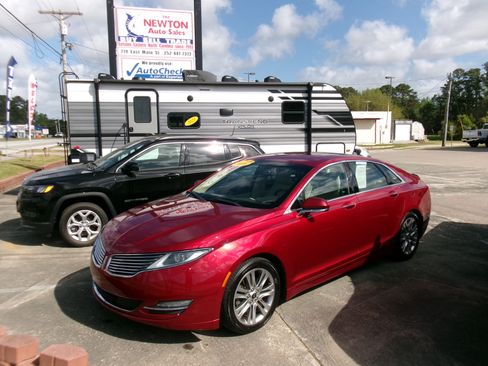 Used 2015 Lincoln MKZ image 19