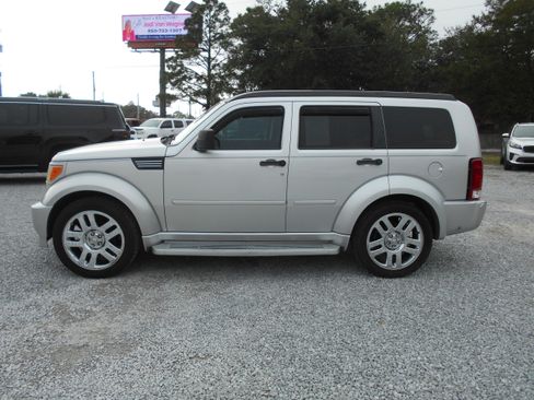 Used 2008 Dodge Nitro R/T image 2