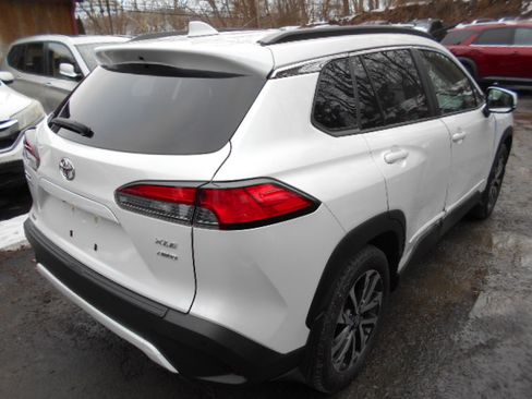 Used 2022 Toyota Corolla Cross XLE image 4