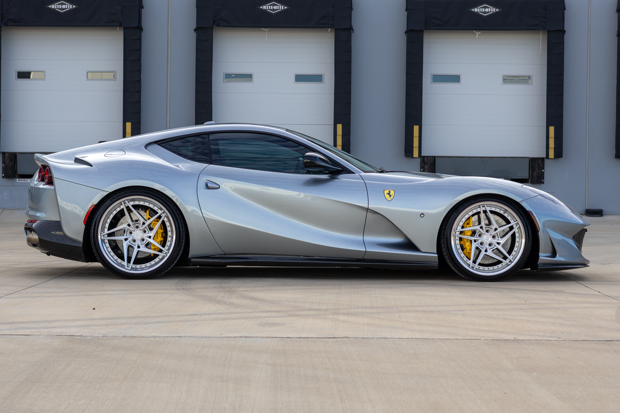 Used 2018 Ferrari 812 Superfast RWD image 6