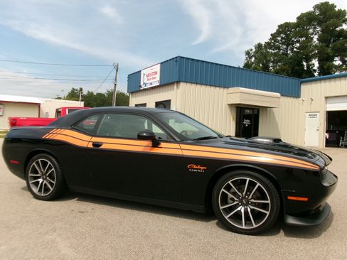 Used 2022 Dodge Challenger R/T Plus image 20