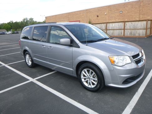 Used 2015 Dodge Grand Caravan SXT image 4