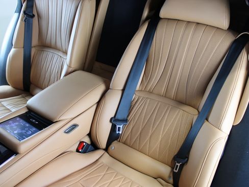 Used 2023 Lexus LS 500 w/ Luxury Package RWD image 11