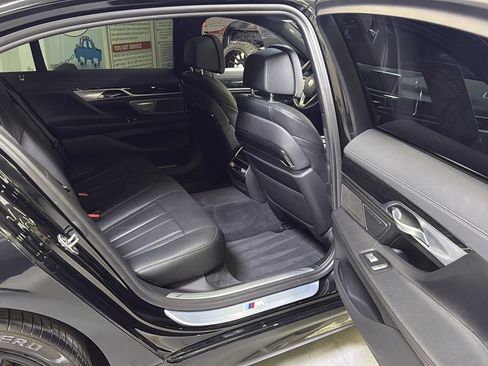 Used 2019 BMW 740i w/ M-Sport Package RWD image 18