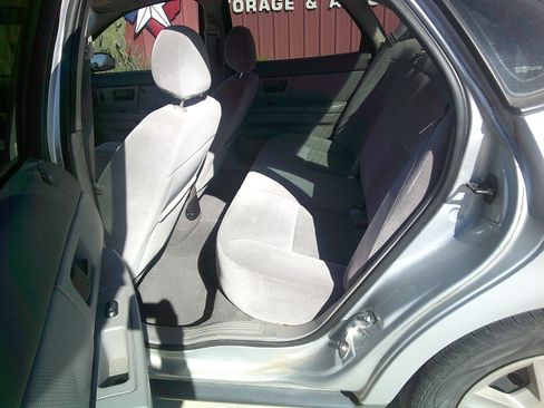 Used 2005 Ford Taurus SE image 8