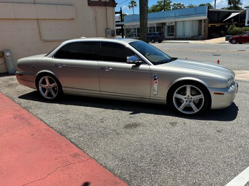 Used 2009 Jaguar XJ Vanden Plas RWD image 6