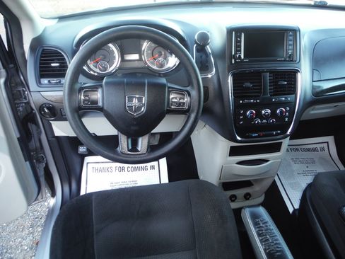 Used 2018 Dodge Grand Caravan SE image 10