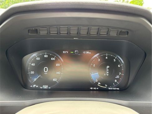 Used 2021 Volvo XC90 T6 Momentum image 24