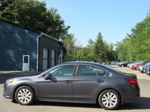 Used 2017 Subaru Legacy 2.5i Premium AWD/4WD image 4