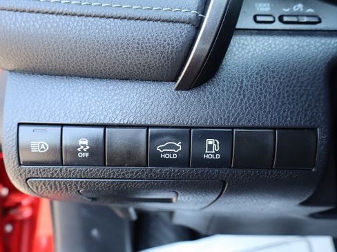 Used 2020 Toyota Camry SE image 19