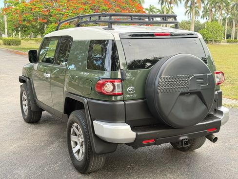 Used 2014 Toyota FJ Cruiser AWD/4WD image 39