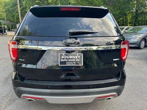 Used 2016 Ford Explorer 4WD XLT image 4
