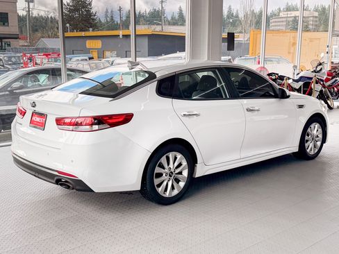 Used 2018 Kia Optima LX image 4