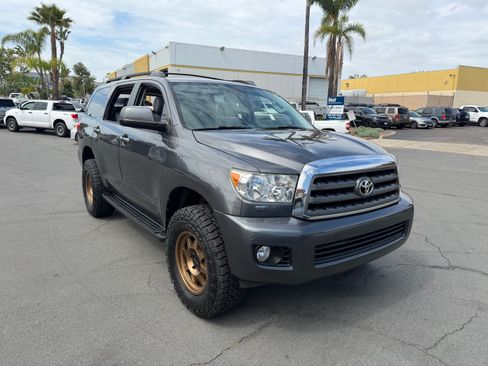 Used 2015 Toyota Sequoia 4WD SR5 image 7