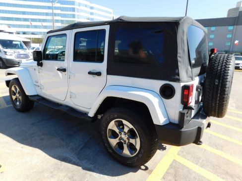 Used 2018 Jeep Wrangler Unlimited Sahara AWD/4WD image 6