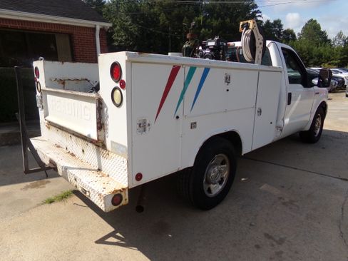 Used 2006 Ford F250 2WD Regular Cab Super Duty image 7