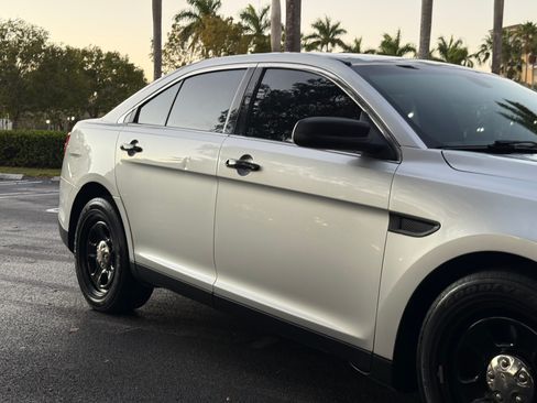 Used 2016 Ford Taurus image 57