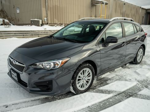 Used 2018 Subaru Impreza 2.0i Premium image 1