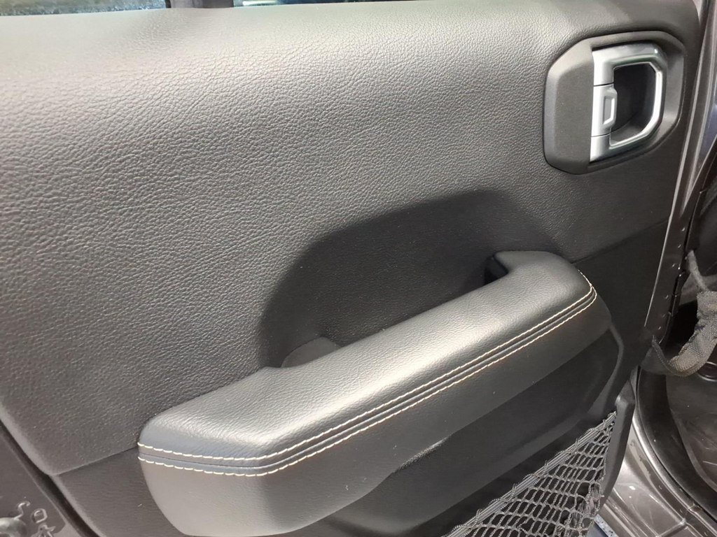 Used 2020 Jeep Gladiator Overland AWD/4WD image 19