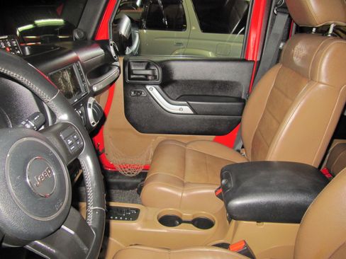 Used 2011 Jeep Wrangler Rubicon image 24