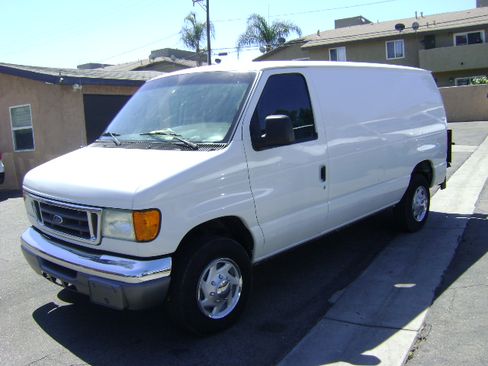 Used 2005 Ford E-250 and Econoline 250 UNAVAIL RWD image 5