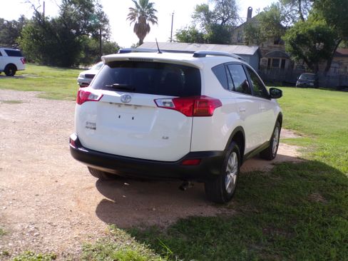 Used 2015 Toyota RAV4 FWD LE image 4