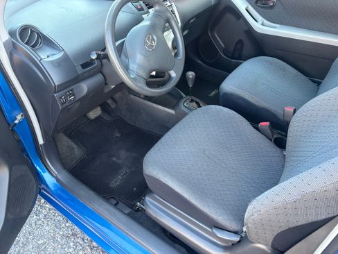 Used 2011 Toyota Yaris 2-Door Hatchback FWD image 9