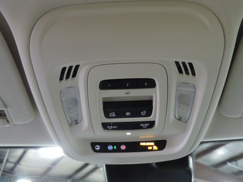 Used 2023 Buick Envision Avenir image 46