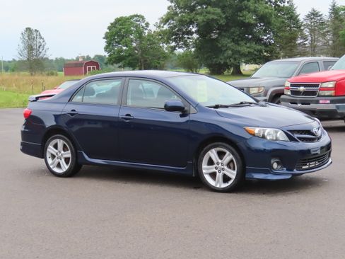 Used 2013 Toyota Corolla S FWD Sedan 1.8L 4-Cyl image 3