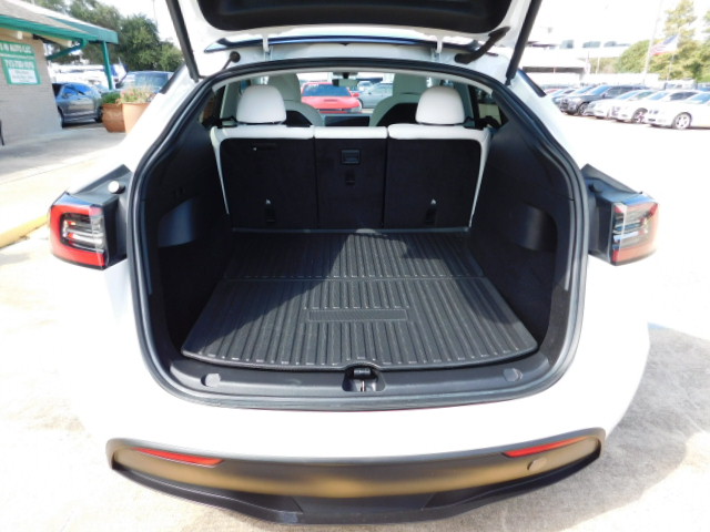 Used 2022 Tesla Model Y AWD Performance image 7