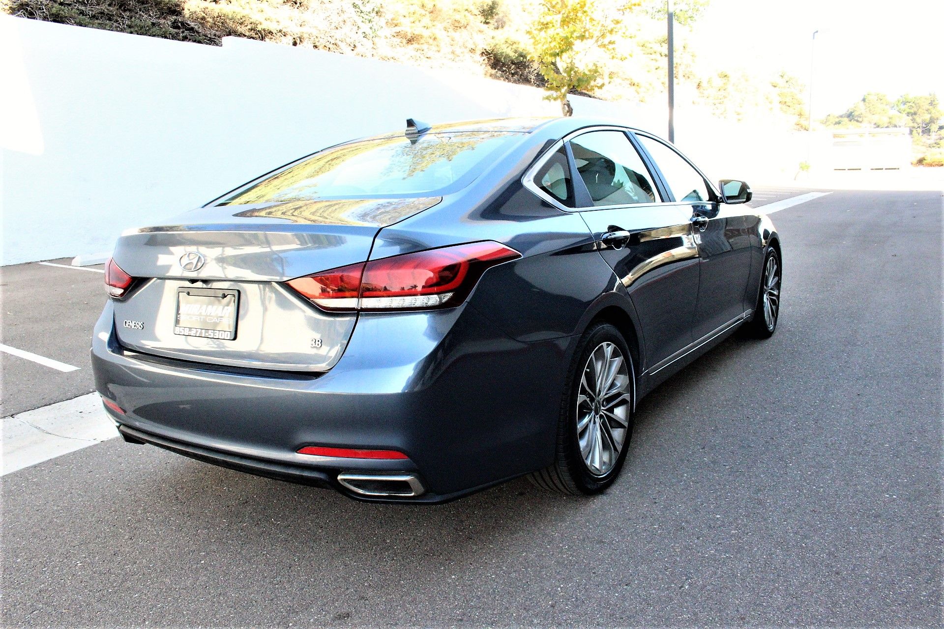 Used 2015 Hyundai Genesis 3.8 2 wheel drive image 7