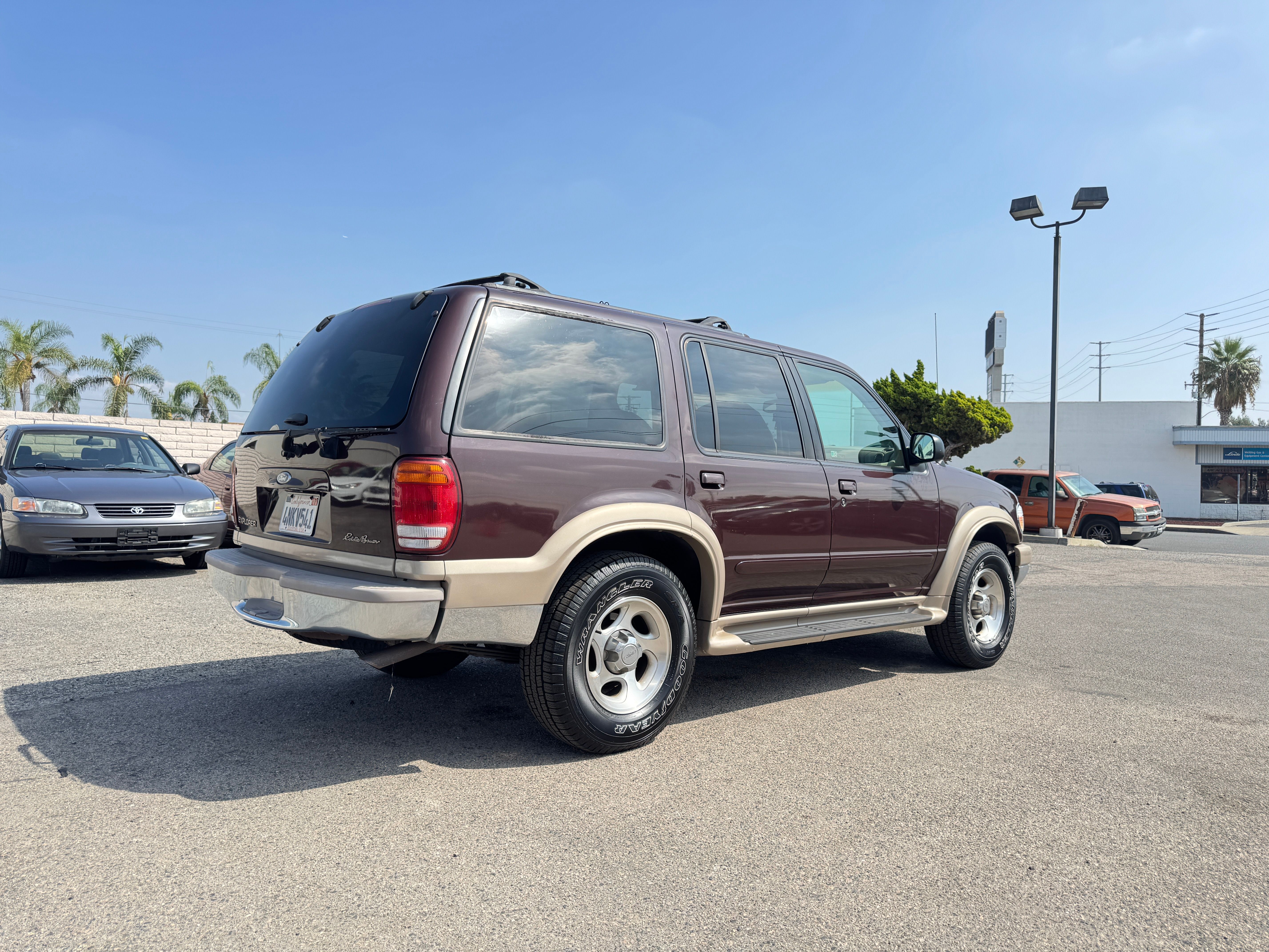 Used 2000 Ford Explorer 2WD Eddie Bauer image 9