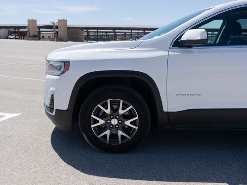 Used 2021 GMC Acadia SLE image 8