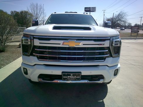Used 2024 Chevrolet Silverado 2500 LTZ image 31
