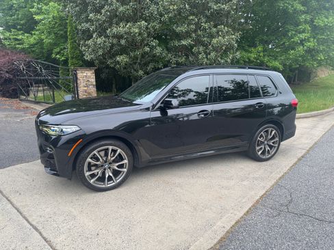 Used 2021 BMW X7 M50i image 1